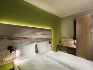 Desk, blackout curtains, soundproofing, free WiFi - ibis Styles Stuttgart Vaihingen (Stuttgart)