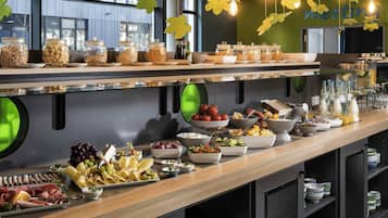 Frokostbuffé hver dag (EUR 15 per person)