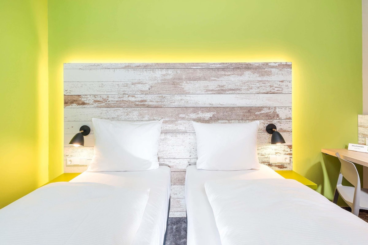 Desk, blackout curtains, soundproofing, free WiFi