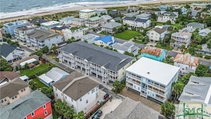 A coastal residential area with houses and a beach. - Cute & Beachy! Updated condo! 2 bed/2 bth condo/200 steps to beach! (Tybee Island)