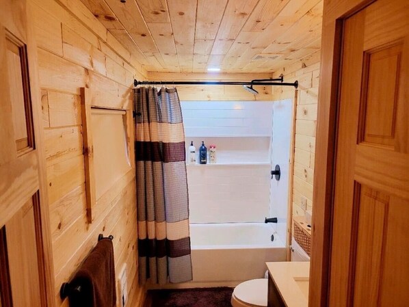 Combined shower/bathtub, hair dryer, towels, soap - Hemlock Hideaway - cozy cabin retreat close to the best sights of Potter County! (Ulysses)