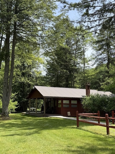 Hemlock Hideaway - cozy cabin retreat close to the best sights of Potter County!