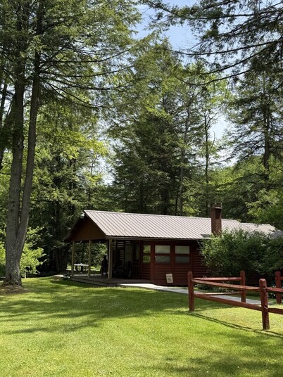 Hemlock Hideaway - cozy cabin retreat close to the best sights of Potter County!