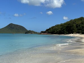 Plage à proximité, chaises longues