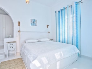 Suite, Balkon, Meerblick | Individuell dekoriert, individuell eingerichtet, kostenloses WLAN