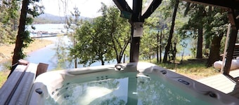 Lakefront Paradise, 24 Guests, 4 Decks, 2 Hot Tubs, Water Toys, 7 Bedrm, 4 Bath