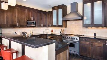 Refrigerador, horno, parrilla de estufa y tostadora