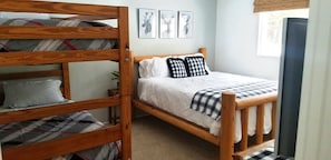 4 bedrooms, iron/ironing board, free WiFi, bed sheets