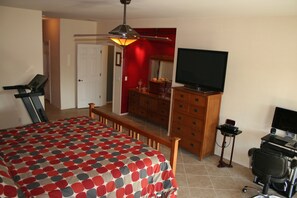 3 habitaciones, tabla de planchar con plancha, wifi y ropa de cama 