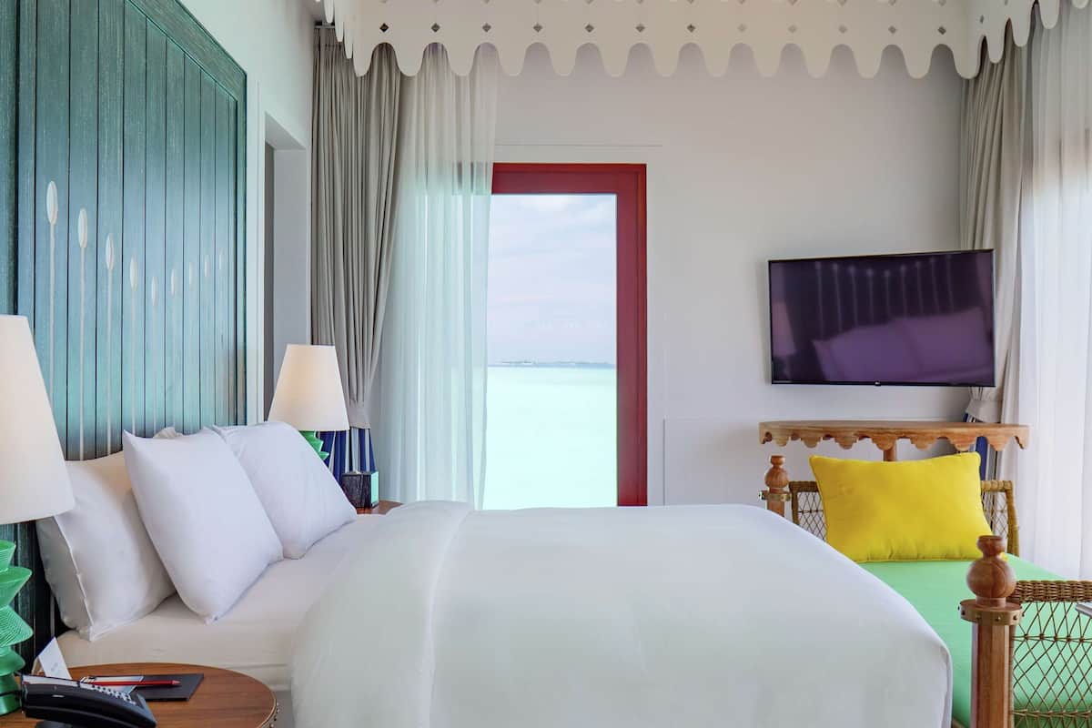 King 2-Bedroom Overwater Pool Villa | 1 quarto, roupas de cama premium, frigobar, cofres nos quartos