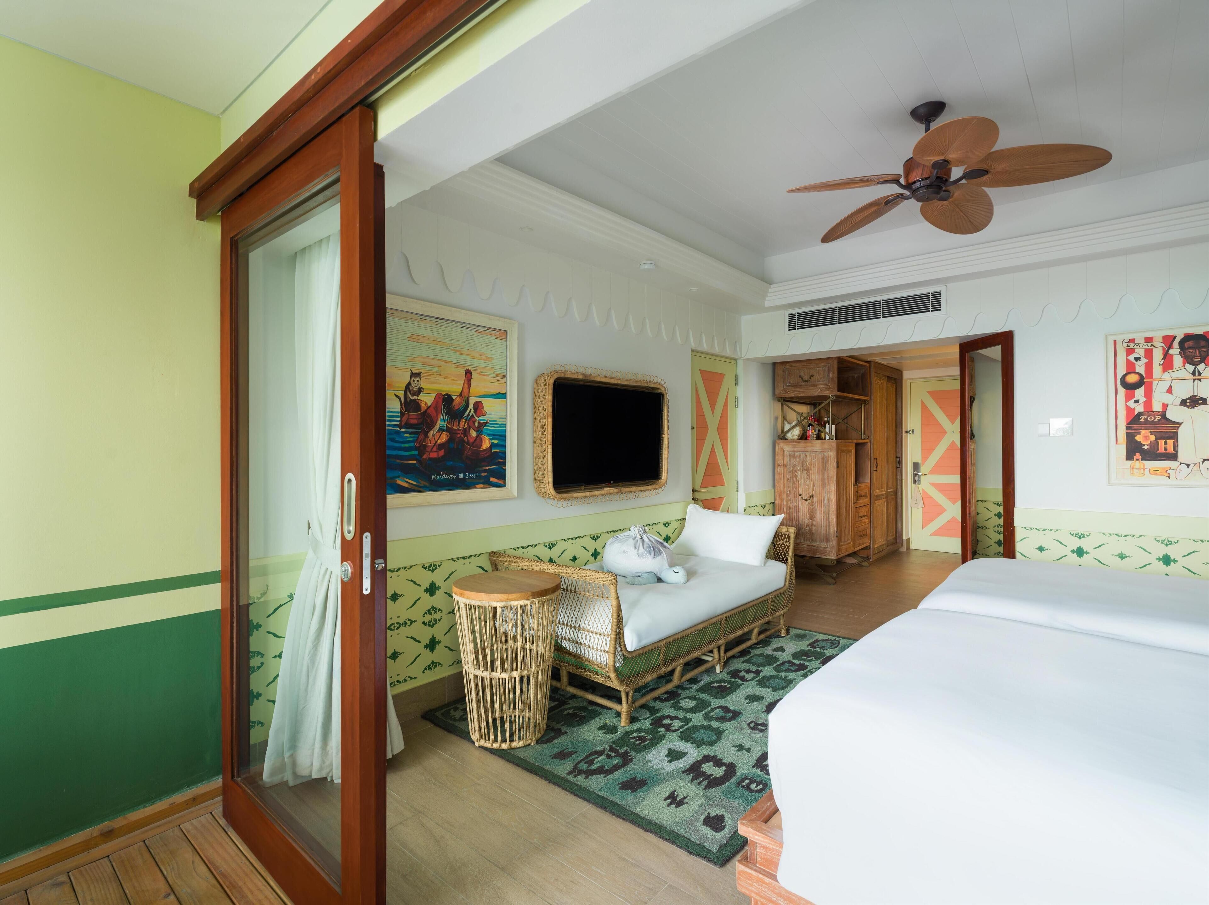 Premium bedding, minibar, in-room safe, desk