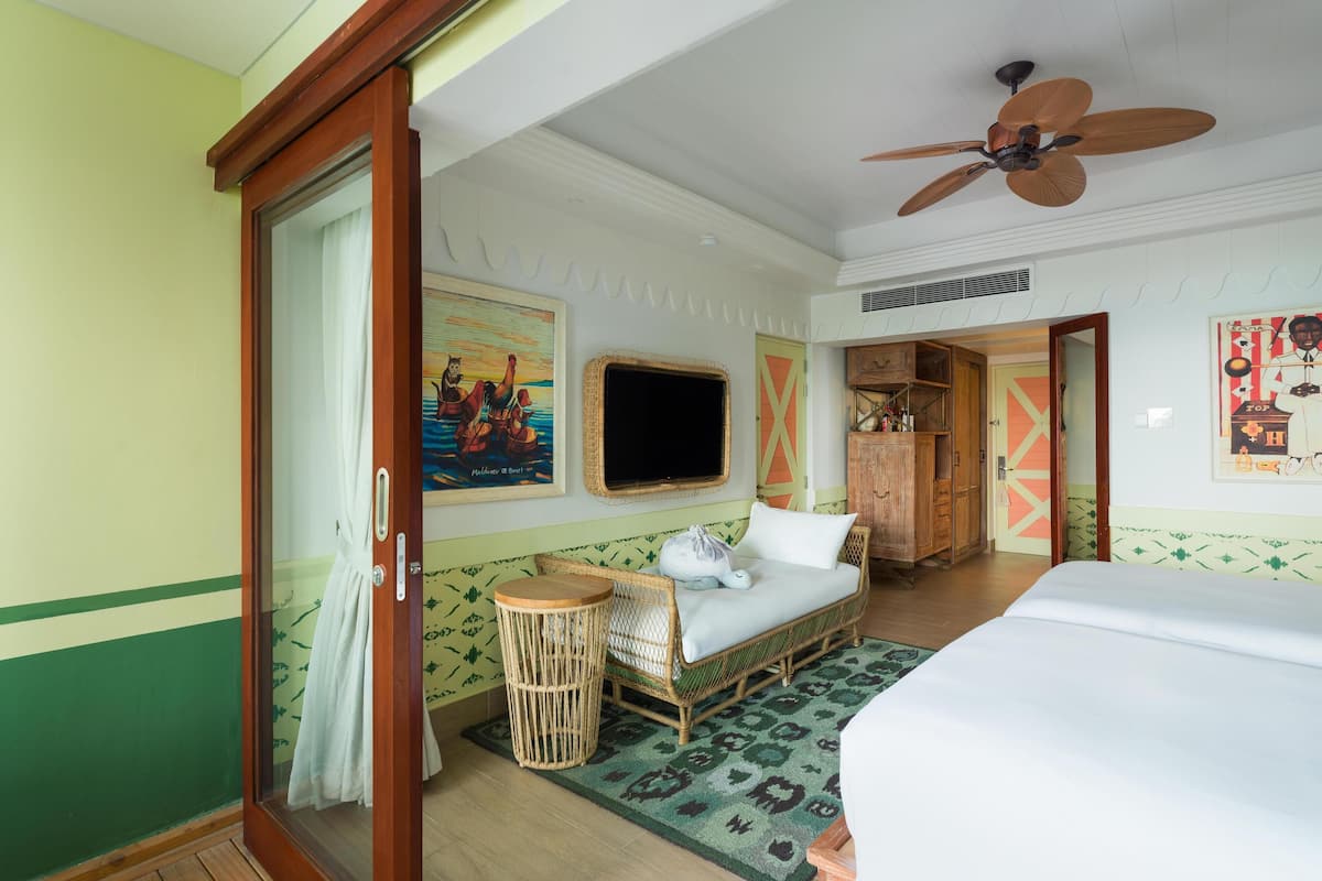 Premium bedding, minibar, in-room safe, desk