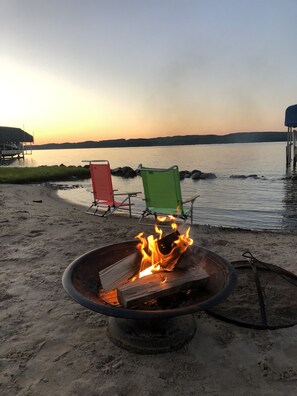 Am Strand, Liegestühle, Strandtücher