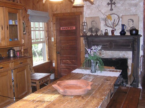 One of a kind historic farmhouse 10 minutes from Tryon Equestrian. Speaks French