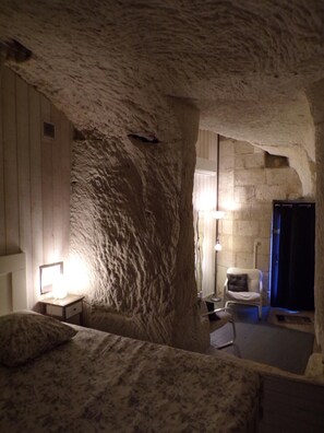 Soundproofing, bed sheets