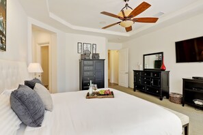 5 habitaciones, tabla de planchar con plancha y cuna de viaje 