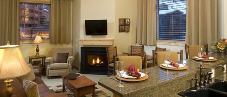 Fernseher, Kamin, DVD-Player, Arbeitsbereiche