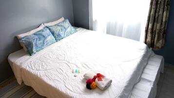3 bedrooms, iron/ironing board, internet, bed sheets