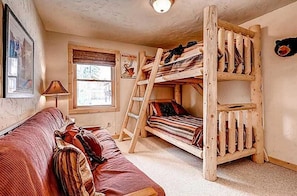 4 Schlafzimmer, Bügeleisen/Bügelbrett, WLAN, Bettwäsche