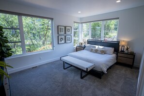 10 Schlafzimmer, Schreibtisch, Bügeleisen/Bügelbrett, Reisekinderbett