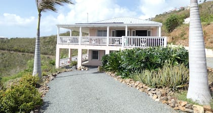 Ocean View And Breezes, Quiet 1 Bedroom, 1 Bath Private Guest Cottage On 1 Acre