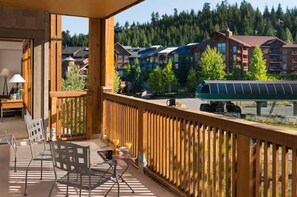 Property grounds - Creekside access | Spacious Suite + Gas Fireplace (Whistler)
