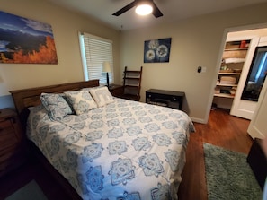 2 bedrooms, desk, iron/ironing board, free WiFi