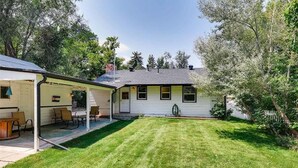 A single-story house with a covered patio and a well-maintained lawn. - NEW! Walk to Old Littleton and light rail from this lovely home w/private yard (Littleton)