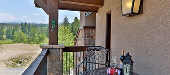 Uusi! Upea kaupunkitalo keskustan sydämessä. Paras Red Quill Villagessa