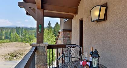 Fantastic townhouse in the heart of Downtown. Best in Red Quill Village