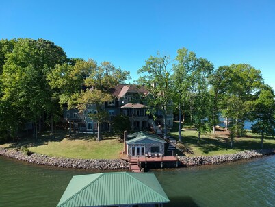 Romantic Lakefront Suite with Great Views