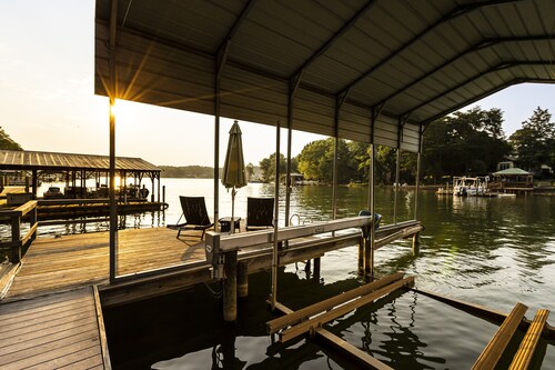 Memories on Malibu: kayaks,SUP, floats, firepit & s'mores.Tritoon rental onsite!