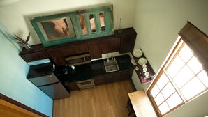 Unclassified image, 3 of 24, button