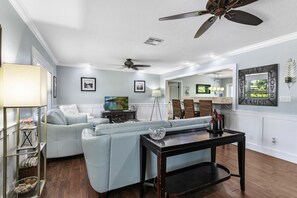 Älytelevisio, DVD-soitin, kirjoja