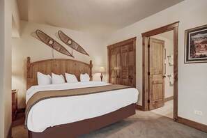 3 عدّة غرف نوم ومكواة/لوح كي وواي فاي مجانًا وملاءات أسرّة