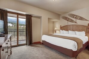 3 bedrooms, iron/ironing board, free WiFi, bed sheets - Premier Slopeside Apartment | Fireplace (Breckenridge)