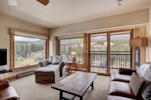 تلفزيون، مشغل دي في دي، مكتب