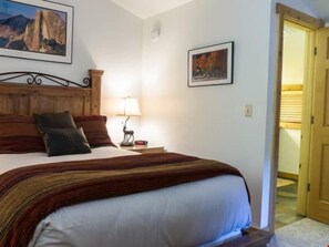 2 bedrooms, iron/ironing board, free WiFi