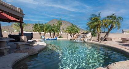 Amplio Sunset Estate con piscina, privacidad y cerca de todo menos los vecinos