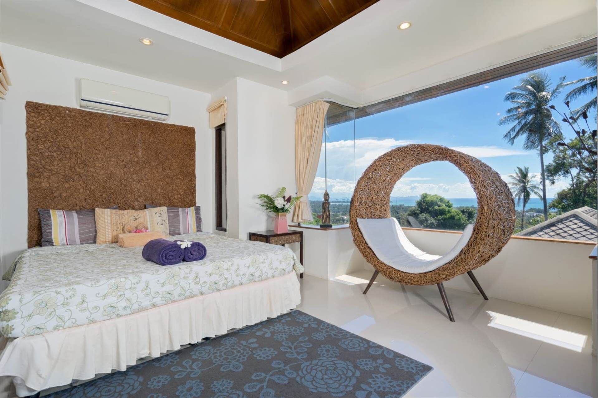 3 chambres, coffres-forts dans les chambres, fer et planche à repasser