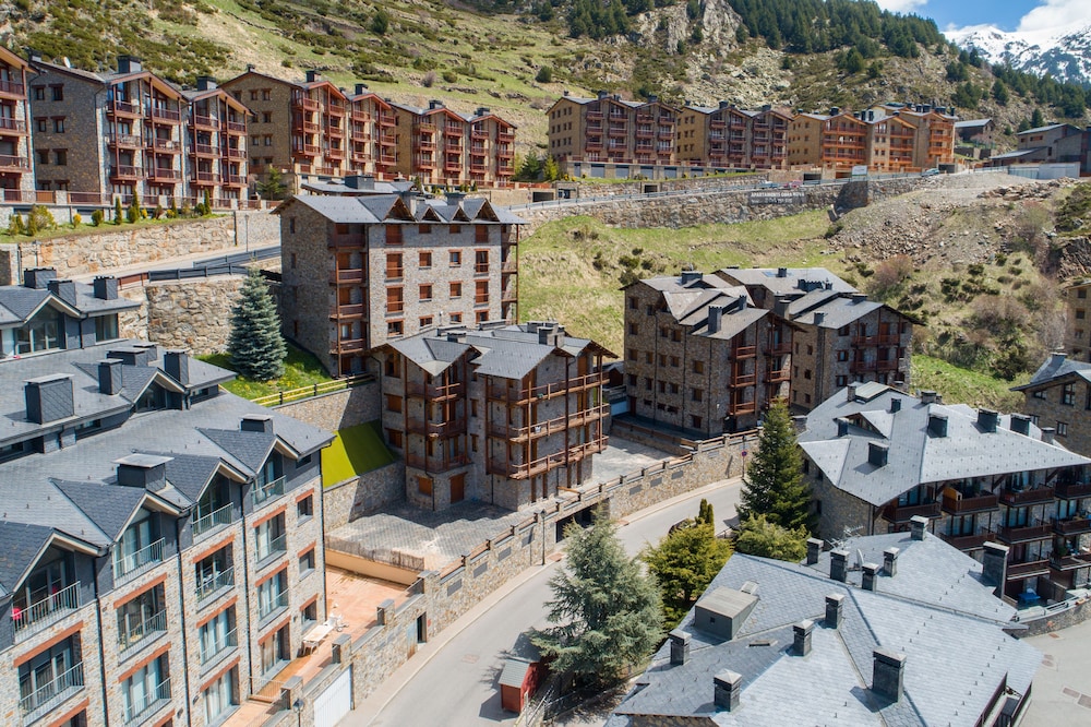 Esquirol Apartments