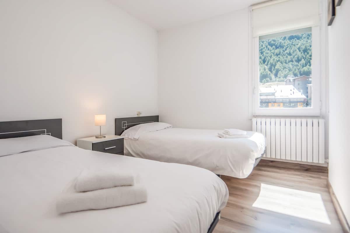 Appartamento, 3 camere da letto | Ferro/asse da stiro, culle/letti per bambini (a pagamento)
