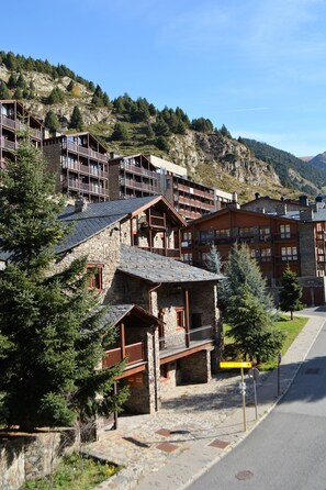Apartment, 2 Bedrooms (C3E) | Mountain view