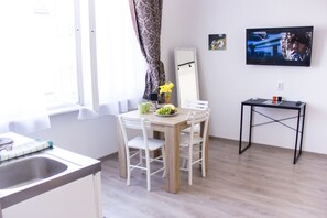 Studio Apartment | In-room dining - Skadarlija Art Apartments (Belgrade)
