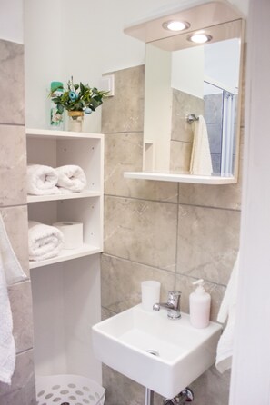 Bathroom - Skadarlija Art Apartments (Belgrade)