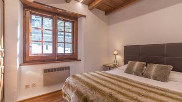House, 3 Bedrooms | Living area | Flat-screen TV