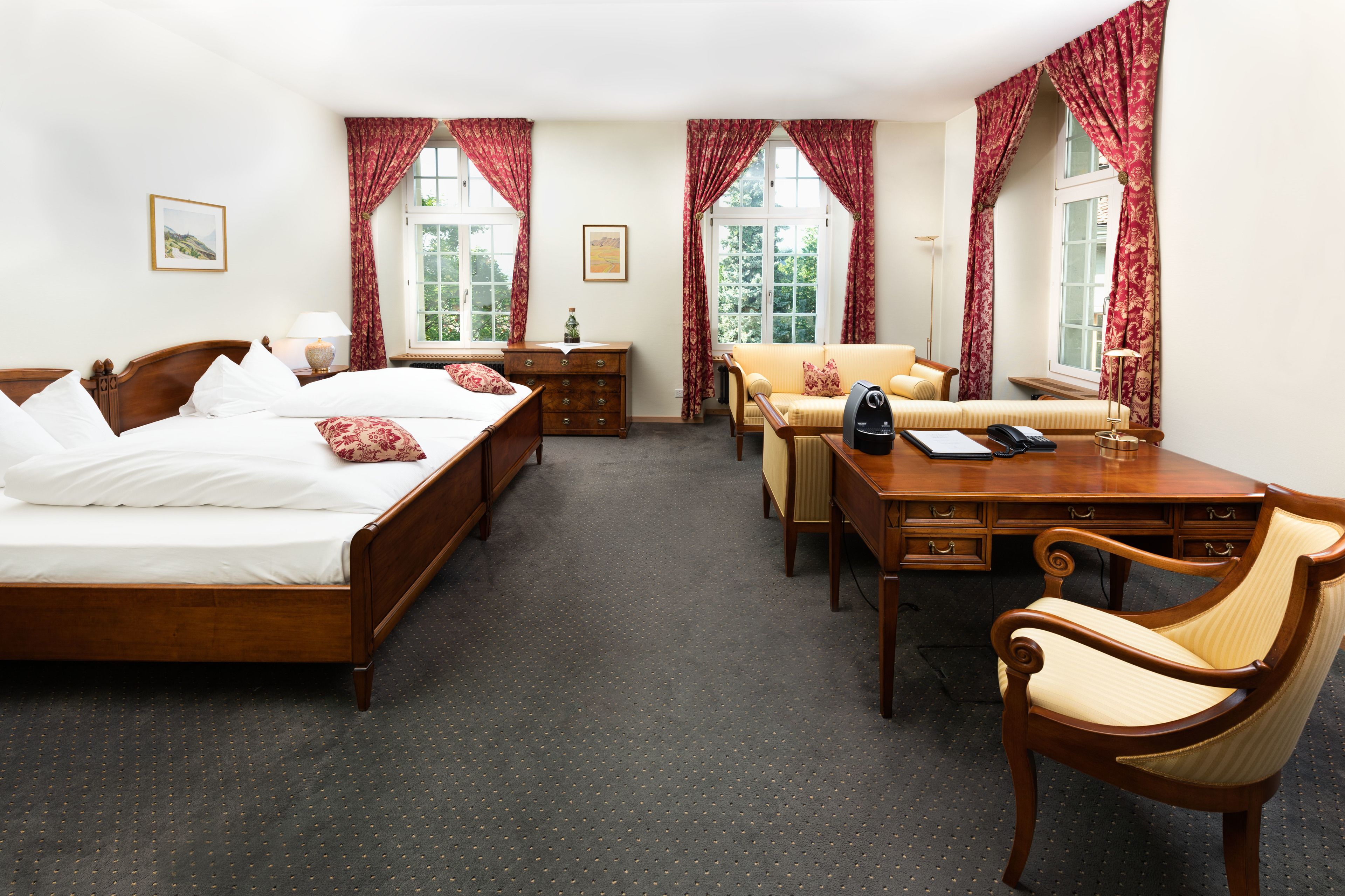 hypo-allergenic bedding, free minibar, in-room safe, desk