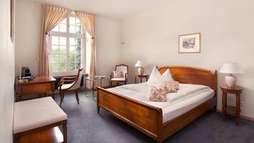 Ropa de cama hipoalergénica y minibar con artículos gratuitos