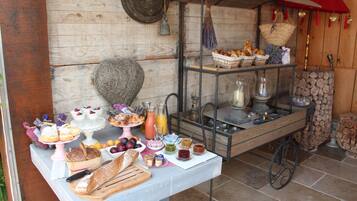 Free daily continental breakfast