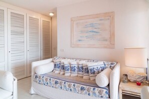 Iron/ironing board, internet, bed sheets